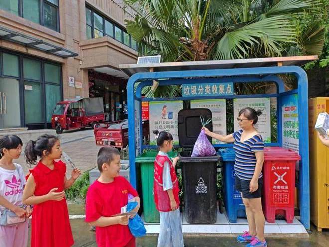：鱼洞街道开展垃圾分类主题活动j9九游会真人游戏第一重庆巴南(图2)